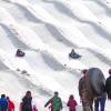 Auch Snowtubing kannst du im Skigebiet machen.