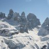 Mitten im Herz der Dolomiten liegt die Skiarena Campiglio Dolomiti di Brenta.