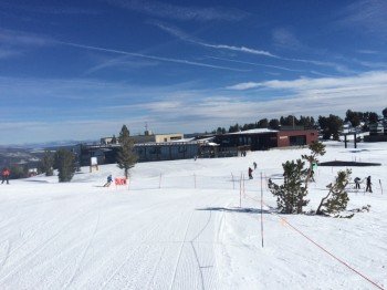 Nachmittags füllt sich die Sonnenterrasse der Steeps Bar an der McCoy Station.