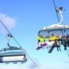 Im gesamten Skigebiet bringen fünf Sessellifte die Skifahrer und Snowboarder von Piste zu Piste.