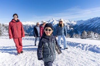 Auch Winterwandern ist oben am Berg möglich und begeistert so die ganze Familie.