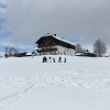 Einkehren kann man am Hang des Almwiesenlifts unter anderem im Gasthof Alpe.