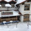 Eine der Einkehrmöglichkeiten: Die Firmianstubn am kleinen Almberglift samt Schneebar.