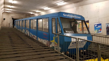 Vom Tal geht es mit dem Gletscher Express zur Eissee-Gondelbahn.