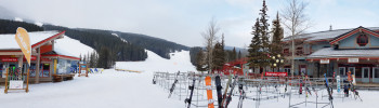 Talstation mit Sportgeschäft, Restaurant u.v.m.