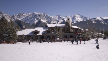 In Nakiska gibt es alles was zu einem gelungenen Skitag dazugehört.