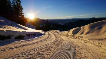 Eine der längsten Rodelstrecken Deutschlands ist die Naturrodelbahn Brünnstein mit einer Länge von 5,2 Kilometern.