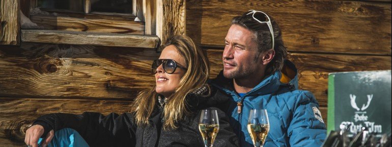 Bei Sonnenstrahlen macht auch jeder noch so aktive Wintersportler gern mal ein Päuschen auf der Terrasse.