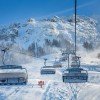 Rot markierte Pisten führen unter der Grenzwiesbahn ins Tal.