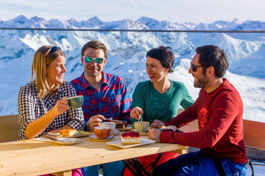 Am Nebelhorn genießt du bei der Einkehr einen herrlichen Ausblick.