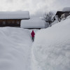 Nach dem Skifahren kannst du einen Spaziergang durch die verschneite Winterlandschaft machen.