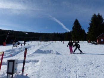 Kinder werden im Kinderland betreut. Beste Vorraussetzungen für Familien mit Kindern.