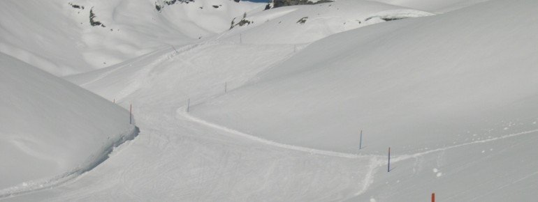 Blick auf die einzige blaue Piste im Skigebiet: Abfahrt 7