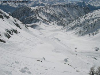 Von der roten Piste 5, sind einige schöne unberührte Hänge erreichbar.