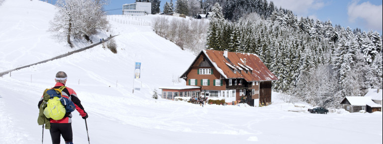 Der Pfänder ist auch bei Schneeschuh- und Winterwanderern beliebt.