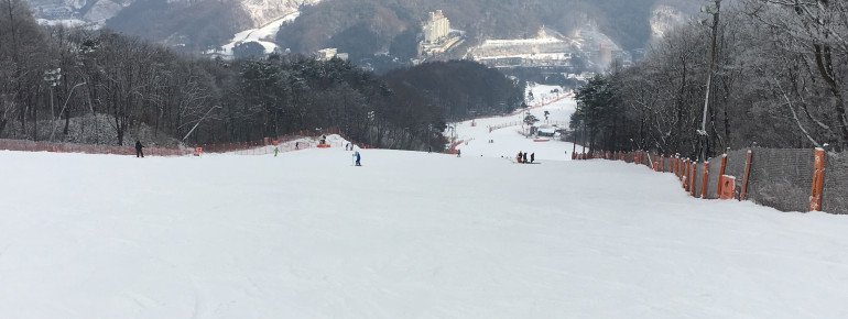 Breite Pisten sind typisch für das Skigebiet.