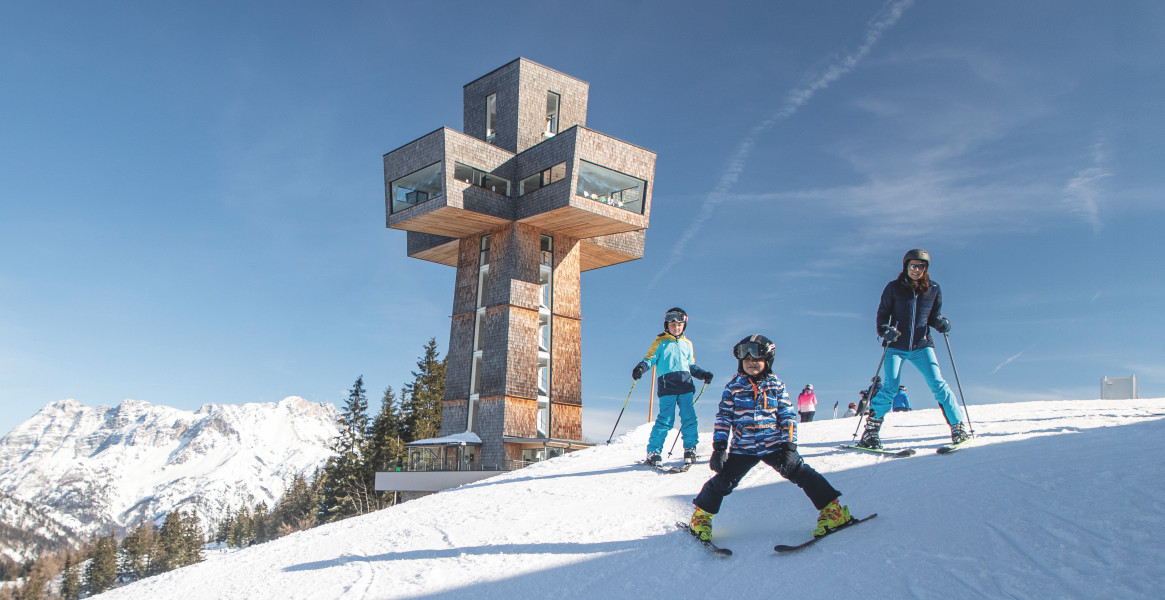 Das Wahrzeichen des Skigebiets auf der Buchensteinwand ist das beeindruckende Jakobskreuz.