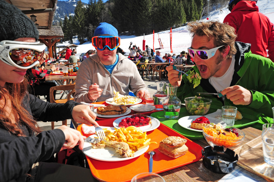 99 Bergrestaurants sorgen für das leibliche Wohl der Wintersportfans im französisch-schweizerischen Skigebiet Portes du Soleil.
