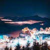 Mitten durch den Ort führen die Skipisten im Bergdorf Avoriaz auf 1800 Metern.