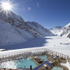 Nach dem Skifahren kannst du im Hotel entspannen.