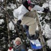 Snowboarder toben sich in der Snowboardarea am Lift1 aus