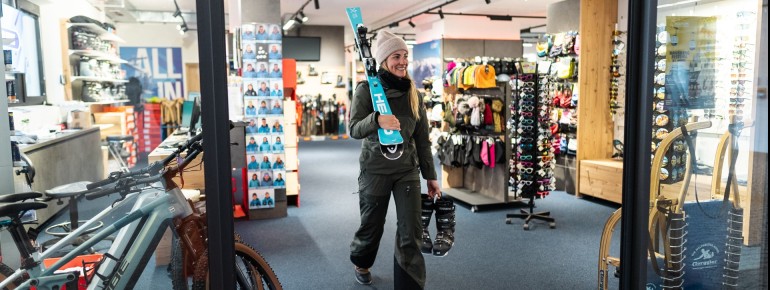 Outdoor Center Sterzing mit Ski- und Rodelverleih