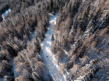 Drohnenaufnahme über dem Skigebiet Rosskopf