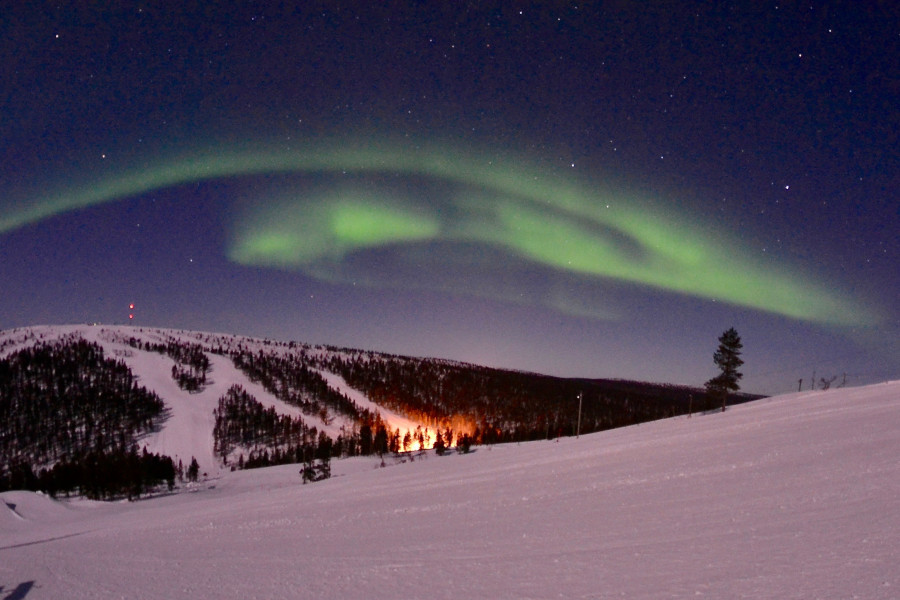 In Saariselkä wirst du bei Tag und Nacht Zeuge eines beeindruckenden Naturschauspiels.