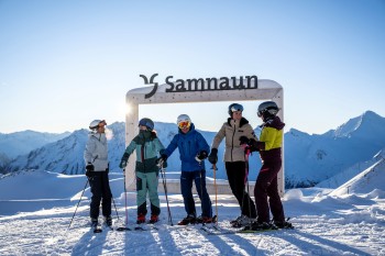Das Skigebiet Samnaun/Ischgl ist perfekt für Wintersport sowie Shoppingfans, die Komfort, Qualität und Vielfalt erwarten.