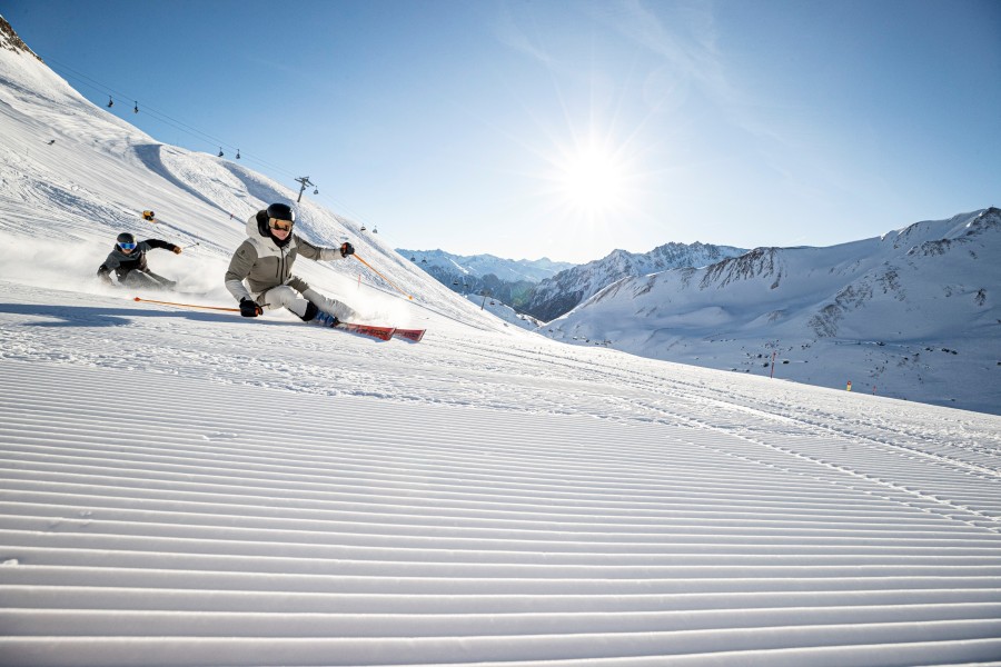 Zu den markanten Attraktionen zählen steile Abfahrten, breite Carvingpisten und das internationale Pistenangebot über die Grenze hinweg.