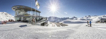 Die Terrasse des Restaurant Salaas lädt zum verweilen ein.