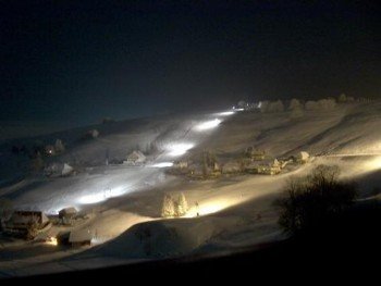 Von Montag bis Samstag ist in Hofsgrund Nachtskifahren möglich.