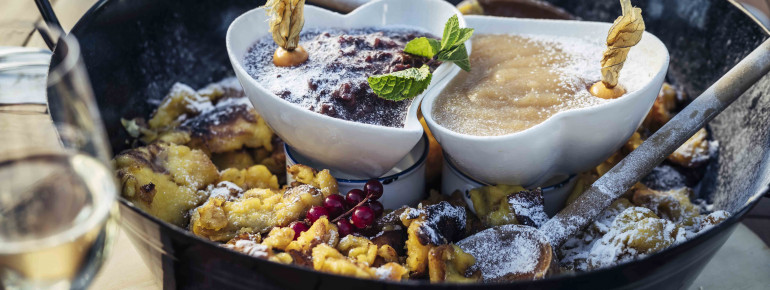 Entlang der Pisten gibt es gemütliche Hütten und Restaurants.