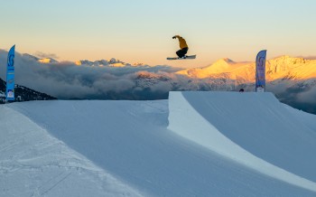 Jump in den Sonnenaufgang