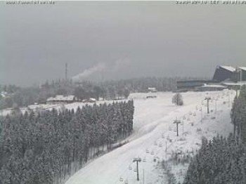 Blick auf den Skihang Hohe Reuth mit Blickrichtung vom Skihang Streugrün