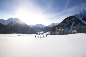Idyllische Winterwanderwege in Scuol