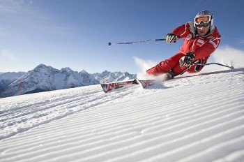 Auf perfekt präparierten Pisten geht es hinab ins Tal.