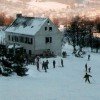 In der Hütte am Skigebiet Sebnitz kann nicht nur Skiausrüstung geliehen werden, sondern sich auch mit einem Snack gestärkt werden