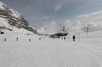 Auf der slowenischen Seite gibt es drei blaue und zwei rote Pisten zur Auswahl.