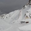 Zwei Vierersessellifte und ein Dreiersessellift befördern im slowenischen Teil die Wintersportler.