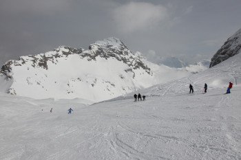 Eine lange Saison wird durch die Lage in einem `Schneeloch´ in den Julischen Alpen garantiert.