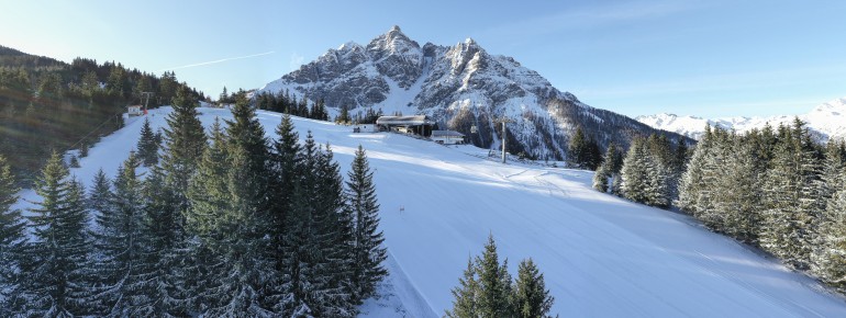 Der Hausberg von Mieders, die Serles, ist bereits von Innsbruck aus sichtbar.