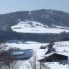 Die verschneite Nordseite des Simmelsberg lädt Wintersporler zum Verweilen.