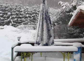 Hier liegt ausreichend Schnee- Winter in der Rhön.
