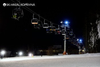 Abends ist die Sesselbahn in Betrieb