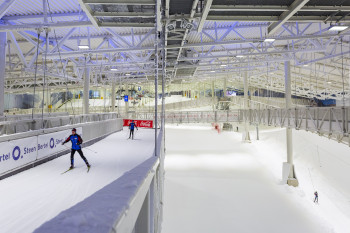 Über der Piste verläuft eine Langlaufloipe.