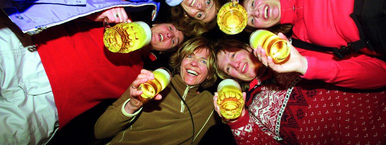 Zum Après-Ski-Vergnügen kehrt man entweder in Möppi´ Hütte, in die Alm Salettl oder das Schneewittschenhaus ein.
