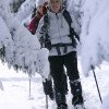 Wer erstmal genug vom Pistenspaß hat, kann sich die Schneeschuhe schnappen und eine Wanderung durch die verschneite Winterlandschaft starten.