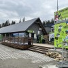 Der Kassenbereich befindet sich direkt neben der Piste an der Talstation.