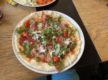 Im Bergrestaurant gibt es ein breites Angebot an verschiedenen Gerichten.